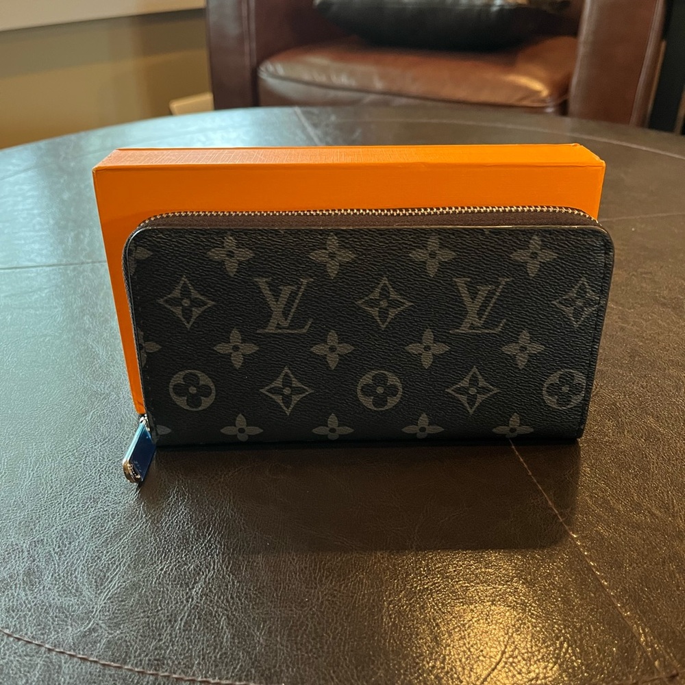 Oversized black/grey wallet